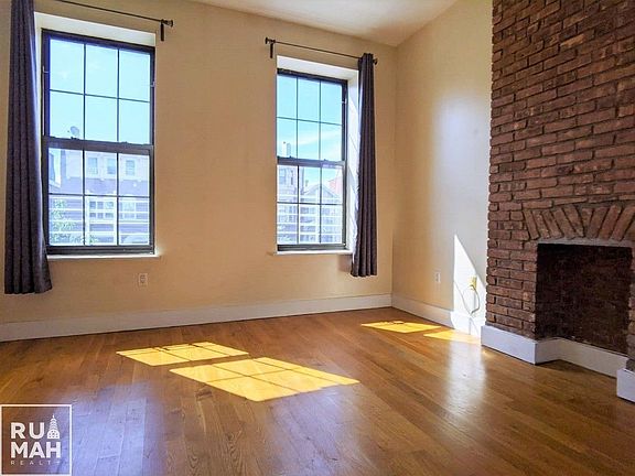 2nd image of 295 Throop Ave #4R