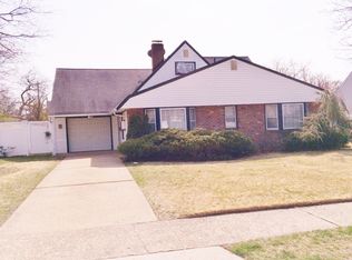 4 Satellite Ln, Levittown, NY 11756