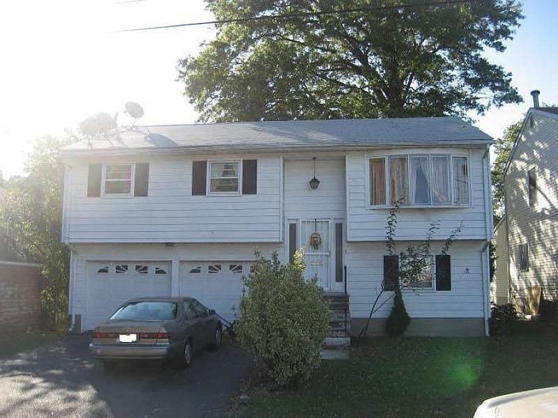2nd image of 122 Park St