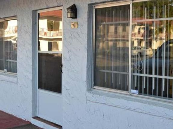 3rd image of 400 El Camino Dr APT 112