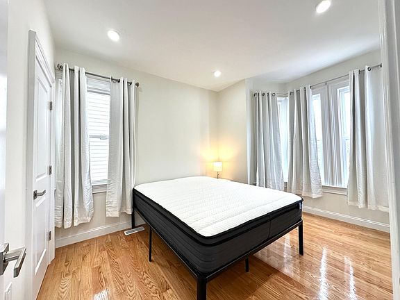 5th image of 11 Burrell St #1