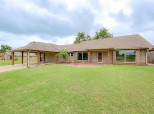 2504 Briar Ridge Rd, Ponca City, OK 74604