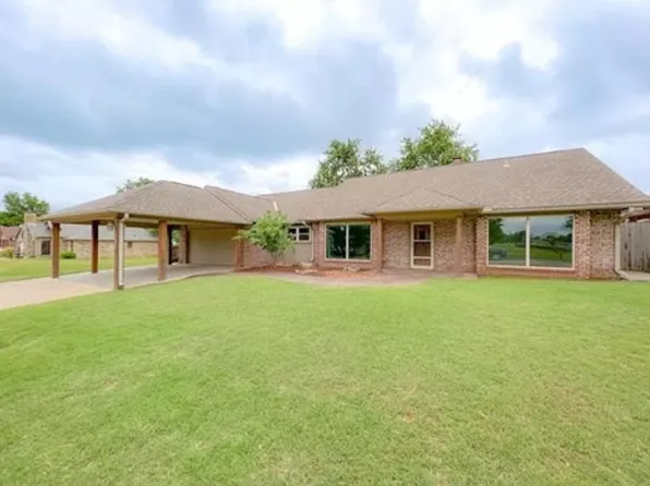 2504 Briar Ridge Rd, Ponca City, OK 74604