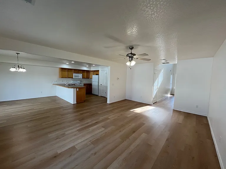 7327 N Bedford Ln — Photo 1