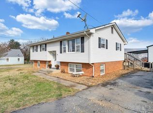 1541 Penley Blvd, Salem, VA 24153