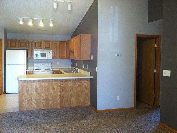 4th image of 90 Circle Dr APT 10