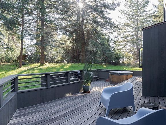 3rd image of 880 River Beach Road