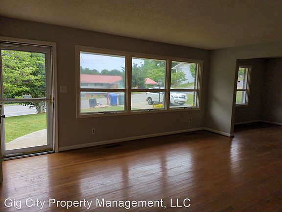 5th image of 4808 Shorewood Dr
