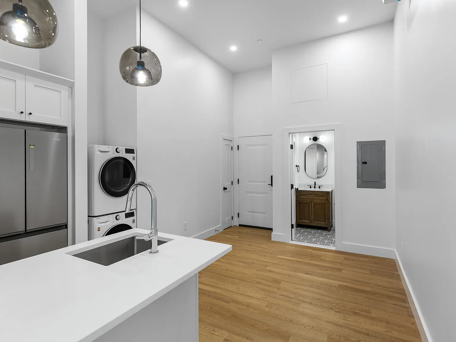 1 bed, 386 sqft, $2,200 — Photo 2
