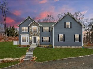 6 Matteo Ct, Madison, CT 06443