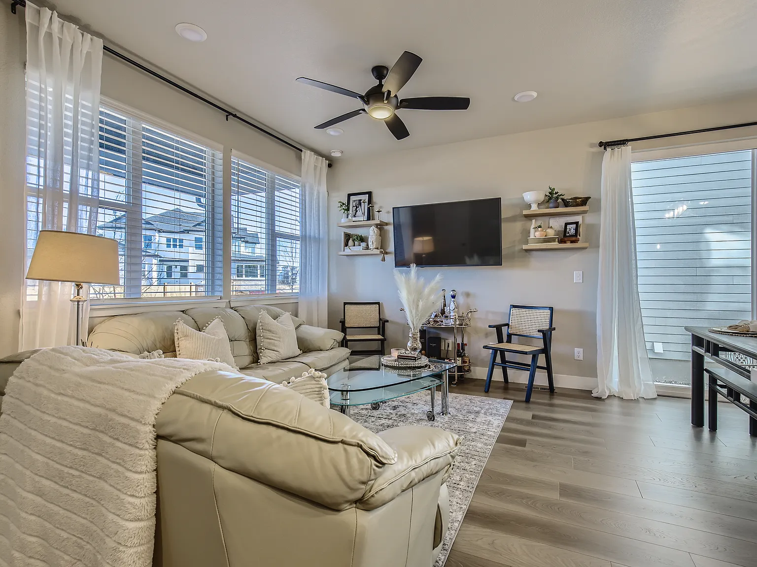 3 bed, 2.5 bath, 2100 sqft, $3,885 — Photo 4