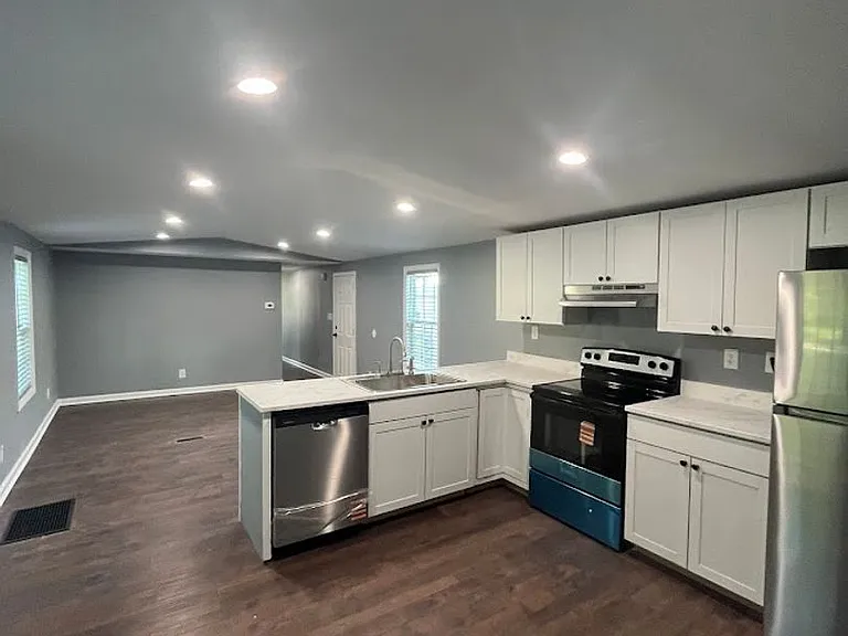 5613 Hardwick Ln — Photo 8