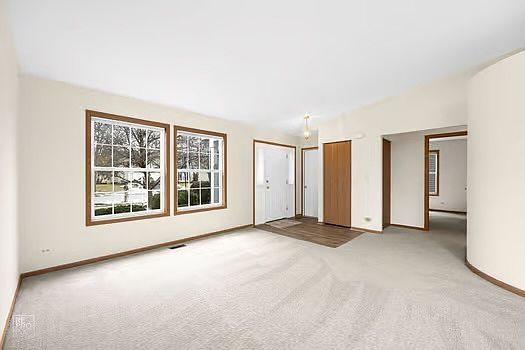 4th image of 2433 Deerfield Dr