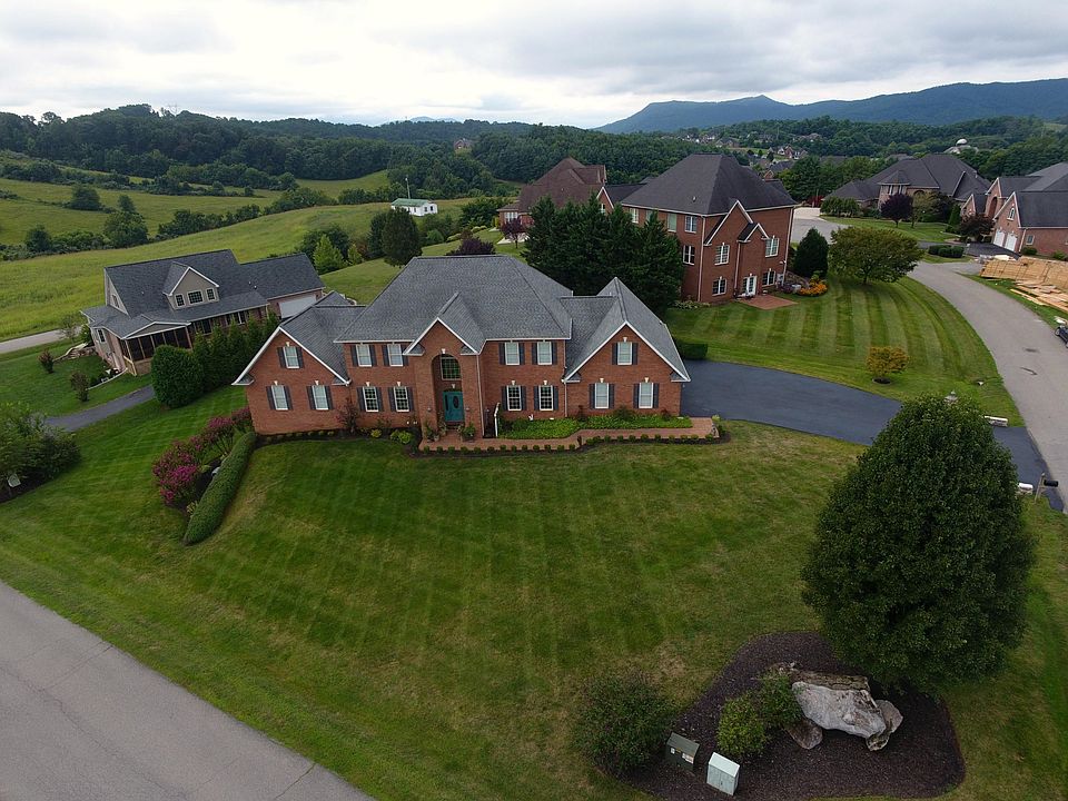 1st image of 156 Tara Ct