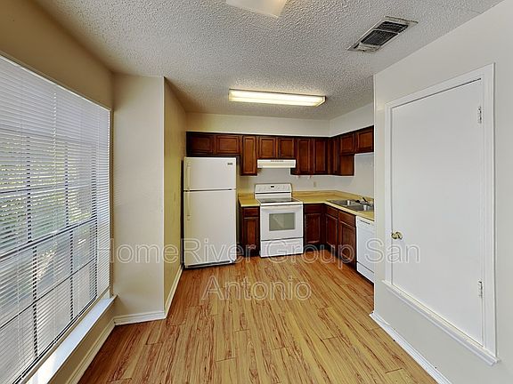 4th image of 10605 Starcrest Dr