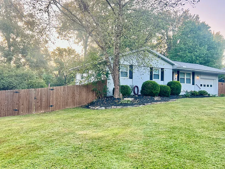 707 Saint Catherine Ct — Photo 2