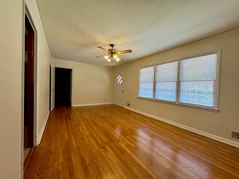 180 Westwood Ave — Photo 5