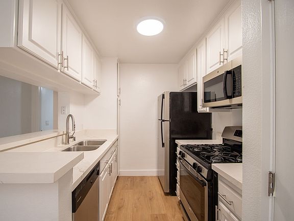 4th image of 11030 Hartsook St #114