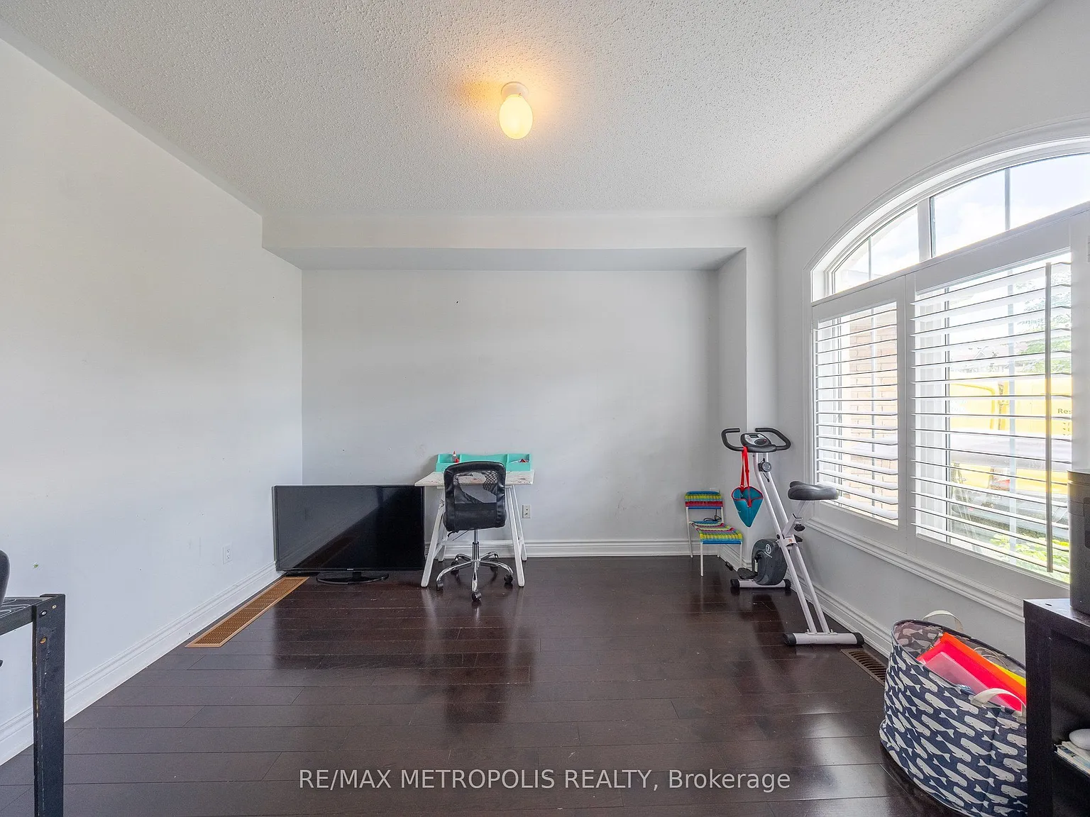 4 bed, $3,300 — Photo 3