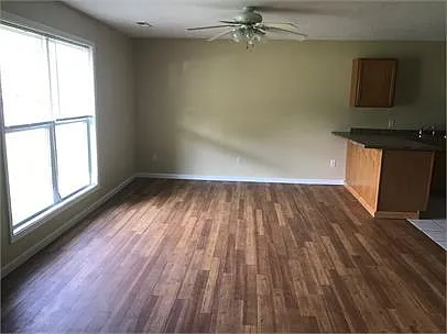 Building Photo - 155 Welch Dr