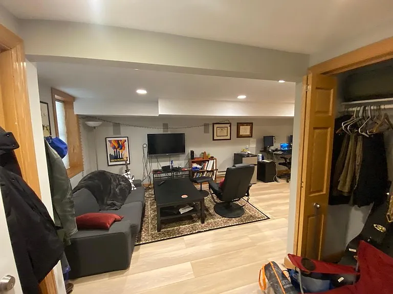 1326 W Barry Ave #G — Photo 5