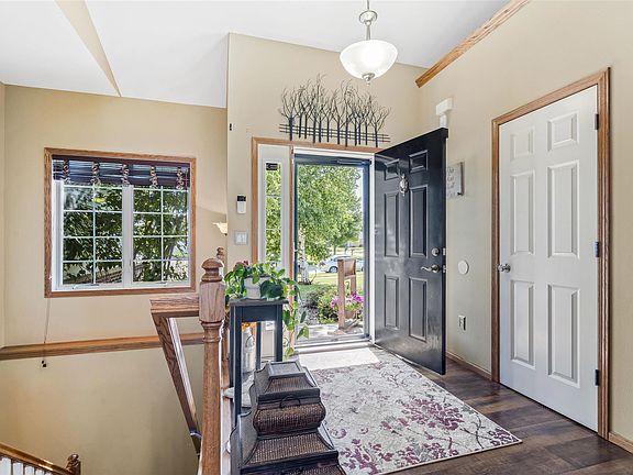 5th image of 5315 Applewood Ln