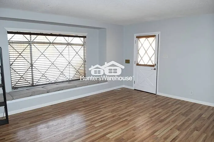 8420 E Edgemont Ave — Photo 4