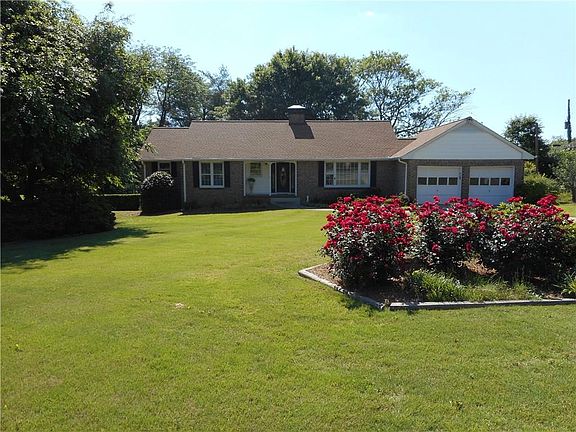 3rd image of 3739 Kensington Dr