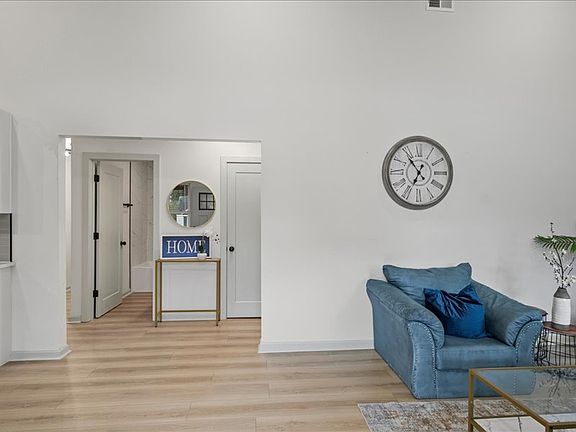 5th image of 2000 Merle Cir