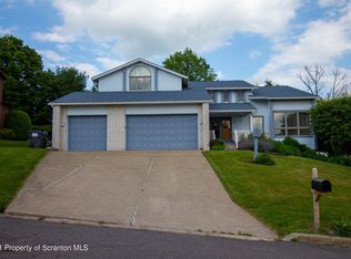 106 Squirrel Run, Clarks Green, PA 18411