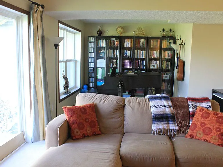 6834 Christian Curv — Photo 15
