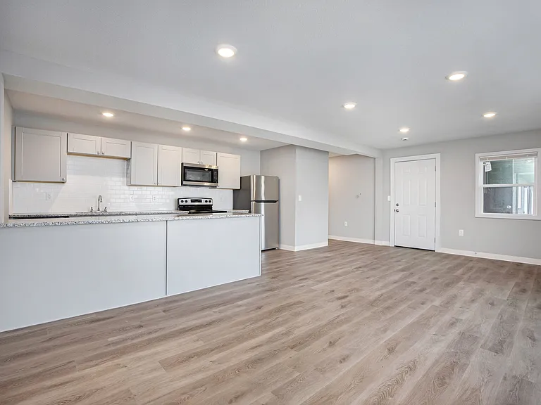Palisades Apartments — Photo 2
