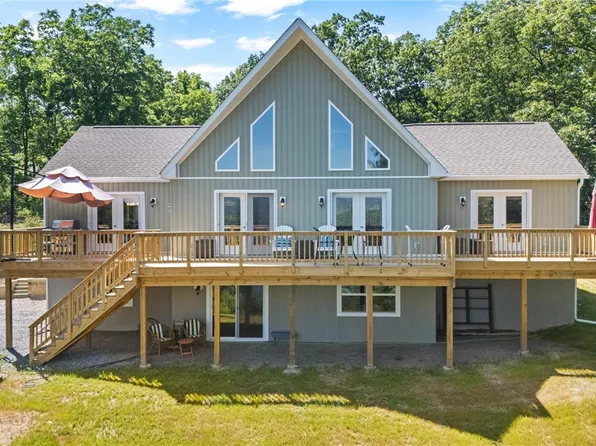 8 Red Cedar Falls Ln, Dundee, NY 14837
