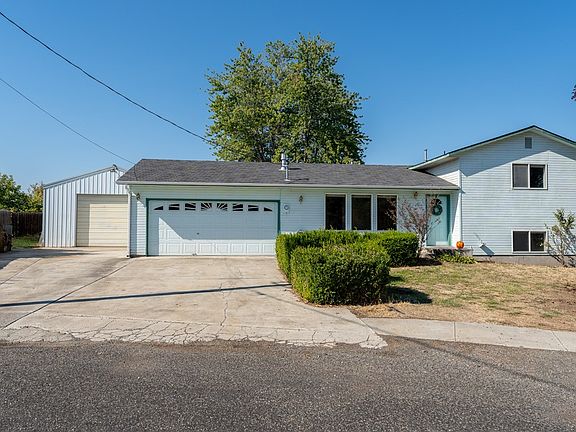 3rd image of 2613 Suncrest Dr