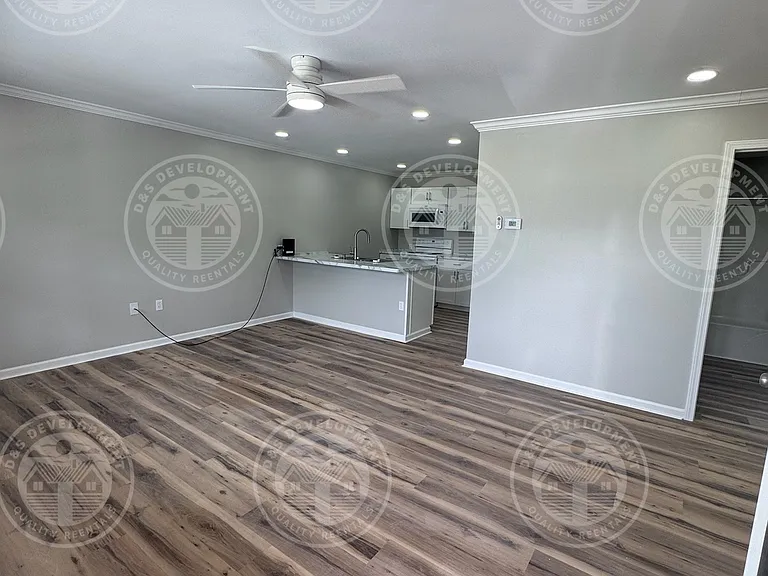 2435 Lincoln Ave #6 — Photo 2
