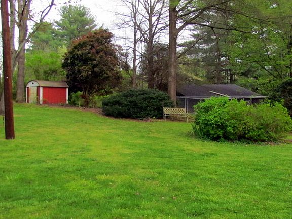 4th image of 77 Northwood Cir