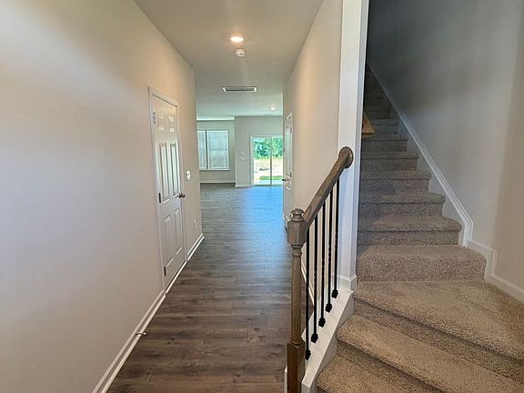 2nd image of 607 Struy St