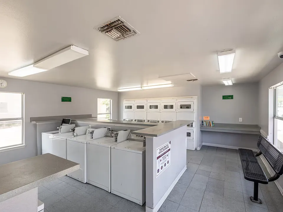 Pueblo de Paz Apartments