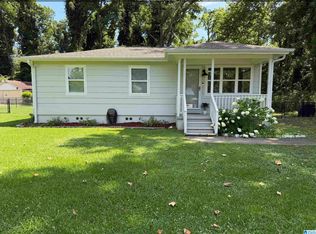 218 Meadowood Ave, Bessemer, AL 35023