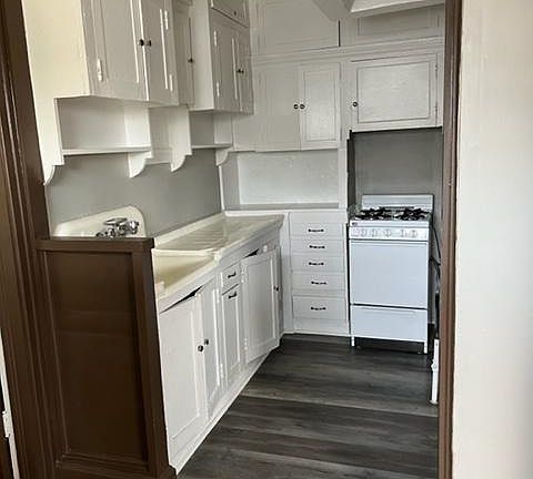 4th image of 4448 Virginia Ave