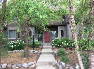 2700 Prairie Meadow Dr, Champaign, IL 61822