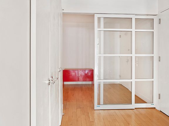 3rd image of 15 Broad St APT 2626