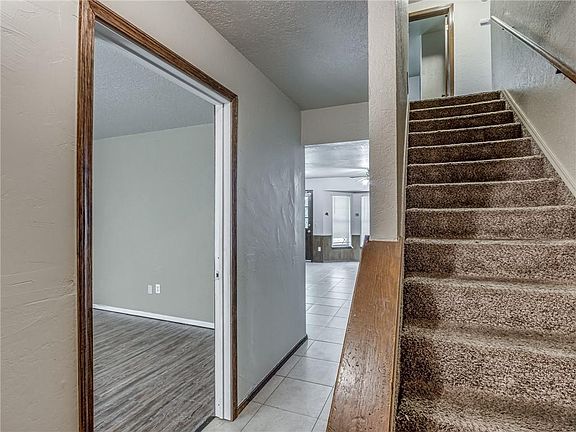 3rd image of 4801 Creekwood Dr