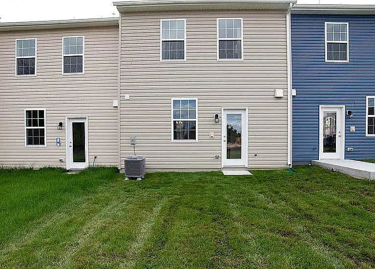 1929 Graymount Way — Photo 3