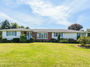 6 Carriage Hill Dr, Branford, CT 06405
