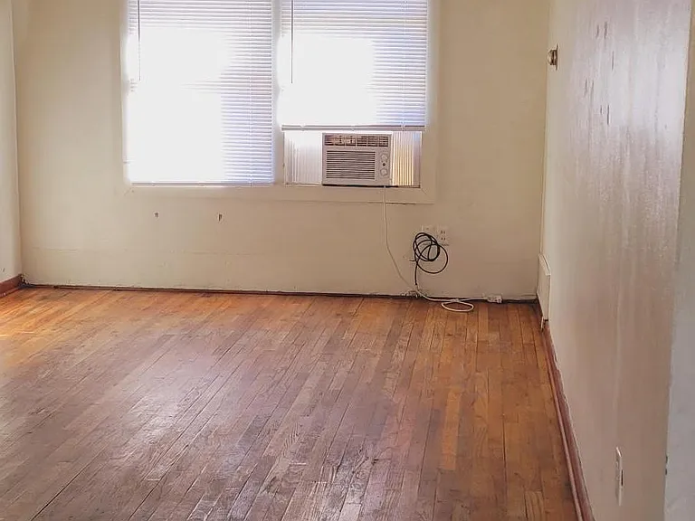 403 W Freeman St #12 — Photo 7