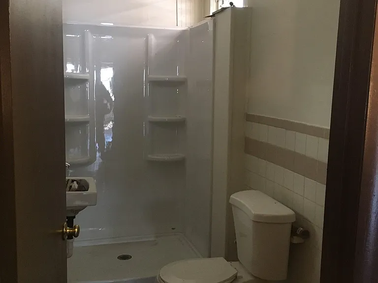 4944 N Broad St #2F — Photo 4