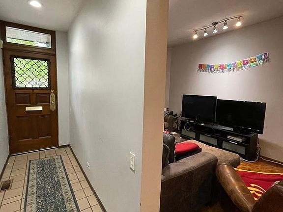 2nd image of 1940 N Sheffield Ave #1