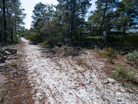 5th image of 29 E Surfside Dr