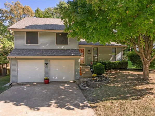 9151 Acuff Ln, Lenexa, KS 66215